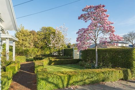 Photo of property in 17 Saint Andrews Square, Strowan, Christchurch, 8052