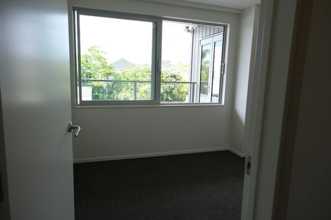 Photo of property in 2/8 Shakespeare Road, Milford, Auckland, 0620