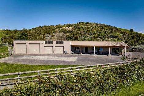 Photo of property in 132 Bing Lucas Drive, Tawa, Wellington, 5028