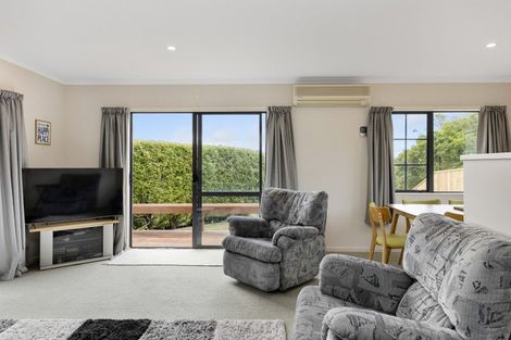 Photo of property in 2/19 Brunette Drive, Acacia Bay, Taupo, 3330