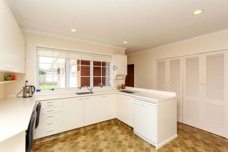 Photo of property in 13 Waiwera Place, Merrilands, New Plymouth, 4312