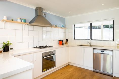 Photo of property in 105 James Cook Street, Havelock North, 4130