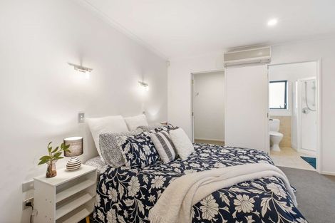 Photo of property in 9 Ambassador Glade, Orewa, 0931