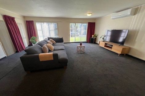 Photo of property in 32 Jillteresa Crescent, Half Moon Bay, Auckland, 2012