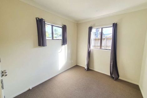 Photo of property in 33 Claverdon Drive, Massey, Auckland, 0614