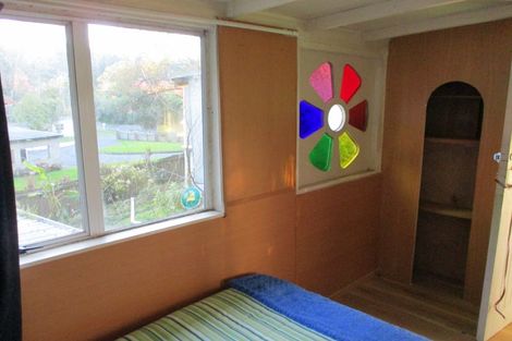 Photo of property in 22 Mountain Road, Henderson Valley, Auckland, 0612