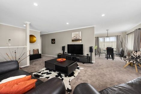 Photo of property in 21 Percy Kinsman Crescent, Riverstone Terraces, Upper Hutt, 5018