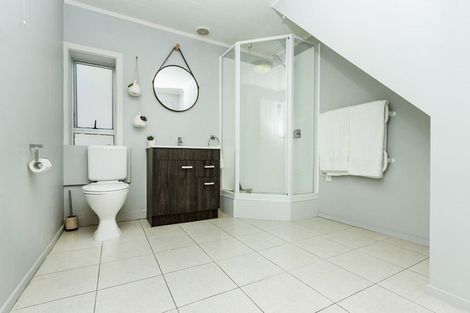 Photo of property in 1/169 Queen Street, Northcote Point, Auckland, 0627