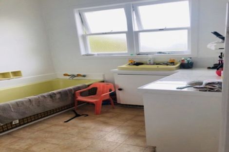 Photo of property in 22 Kingdale Road, Henderson, Auckland, 0610