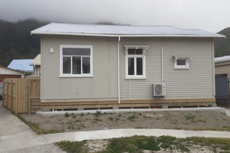 Photo of property in 7 Sinclair Grove, Naenae, Lower Hutt, 5011