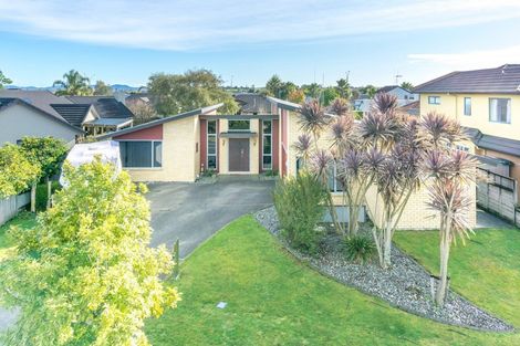 Photo of property in 4 Nielsen Gardens, Rototuna, Hamilton, 3210