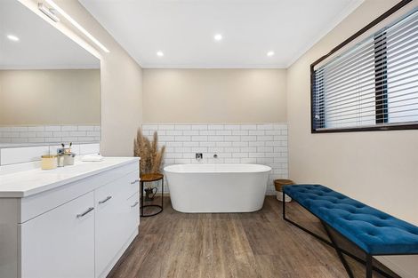 Photo of property in 6 Cherrywood Place, Redwood, Christchurch, 8051