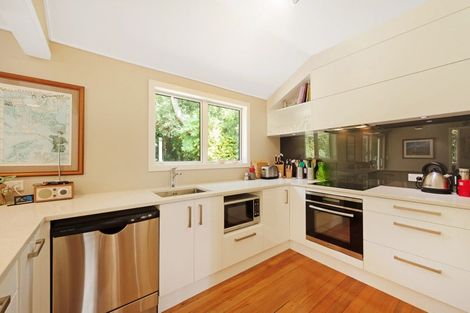 Photo of property in 47 Rona Street, Eastbourne, Lower Hutt, 5013