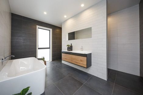 Photo of property in 9 Fairway Grove, Hokowhitu, Palmerston North, 4410