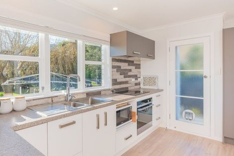 Photo of property in 9 Ruru Street, Waikanae, 5036