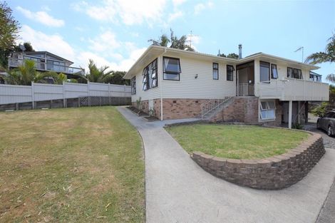 Photo of property in 6 Advene Road, Cockle Bay, Auckland, 2014