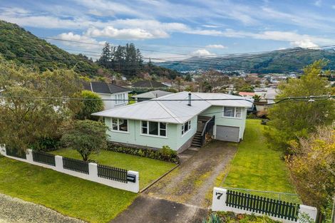 Photo of property in 7 Reid Road, Wainuiomata, Lower Hutt, 5014