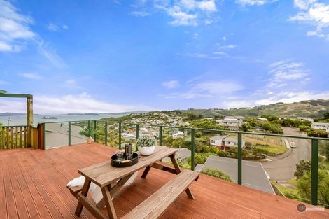 Photo of property in 5 Honeysuckle Grove, Maungaraki, Lower Hutt, 5010