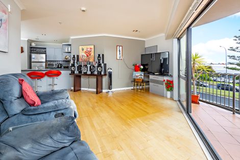 Photo of property in The Rennaissance, 1g/18 Ronwood Avenue, Manukau, Auckland, 2104