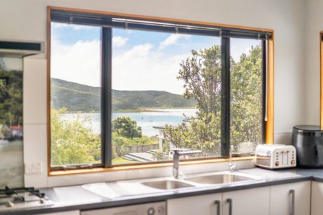 Photo of property in 8a Kiriwai Road, Paremata, Porirua, 5024