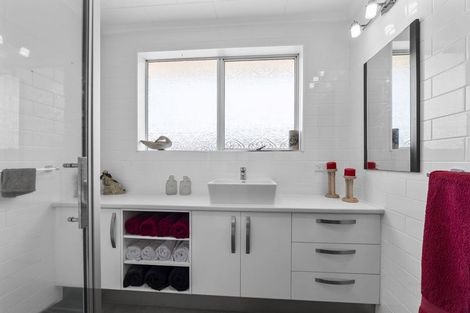 Photo of property in 17 Mace Street, Waitara, 4320