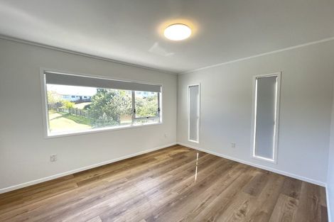Photo of property in 19 Lancelot Place, Glenfield, Auckland, 0629