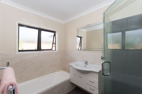 Photo of property in 4 Trillick Place, Tuakau, 2121