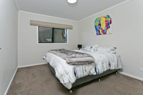 Photo of property in 927 East Coast Road, Northcross, Auckland, 0632