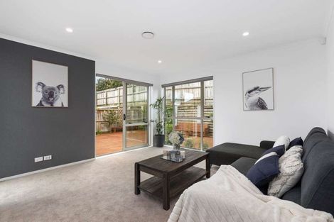 Photo of property in 24 William Wallbank Crescent, Swanson, Auckland, 0614