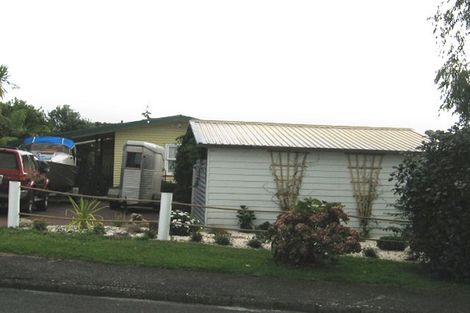 Photo of property in 16 Renata Crescent, Te Atatu Peninsula, Auckland, 0610