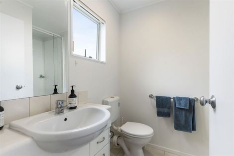 Photo of property in 2c/20 Ian Marwick Place, Birkenhead, Auckland, 0626