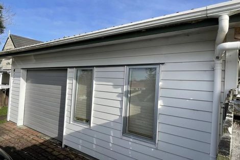 Photo of property in 108 Kemp Road, Massey, Auckland, 0614