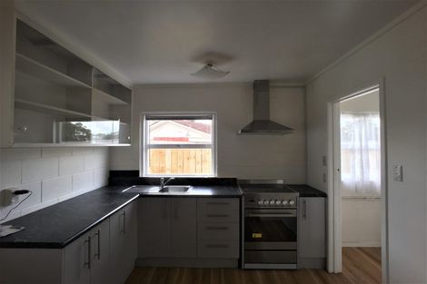 Photo of property in 2/4 Regal Place, Forrest Hill, Auckland, 0620