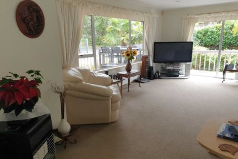 Photo of property in 17 Prestige Place, Castor Bay, Auckland, 0620