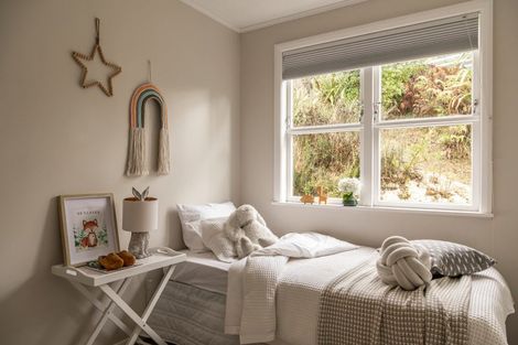 Photo of property in 2 Paparangi Crescent, Paparangi, Wellington, 6037