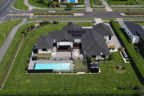 Photo of property in 2 Alan Livingston Drive, Cambridge, 3434