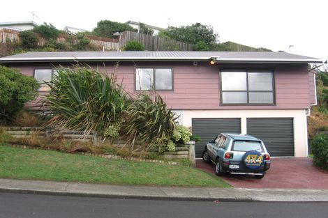 Photo of property in 31 Fitzpatrick Street, Newlands, Wellington, 6037