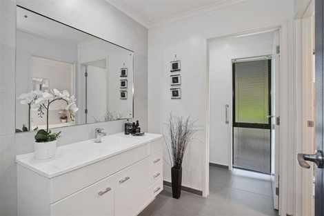 Photo of property in 8 Millbrook Drive, Waiuku, 2683