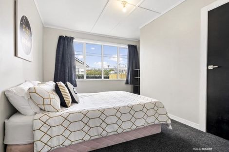 Photo of property in 15a Chapman Crescent, Naenae, Lower Hutt, 5011