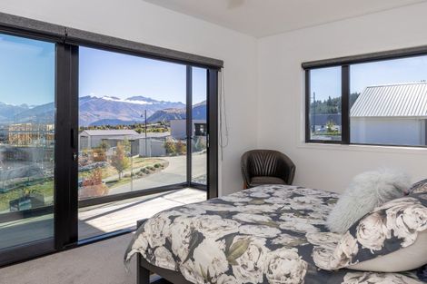 Photo of property in 2 Kotare Drive, Wanaka, 9305