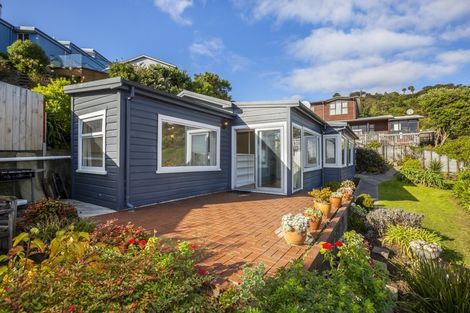 Photo of property in 53a Bayview Road, Paremata, Porirua, 5024