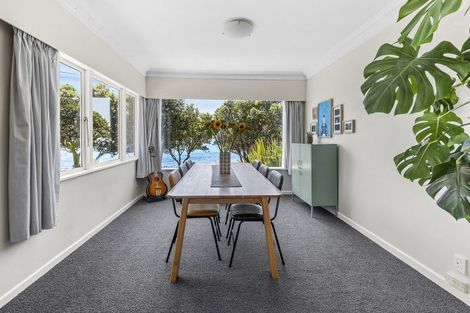 Photo of property in 318 Queens Drive, Lyall Bay, Wellington, 6022