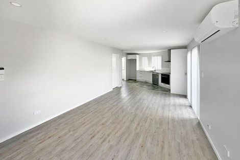 Photo of property in 8 Whangamaru Way, Papakura, 2110