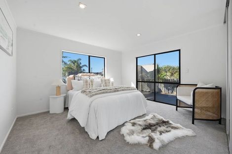 Photo of property in 2/5 View Road, Shelly Park, Auckland, 2014