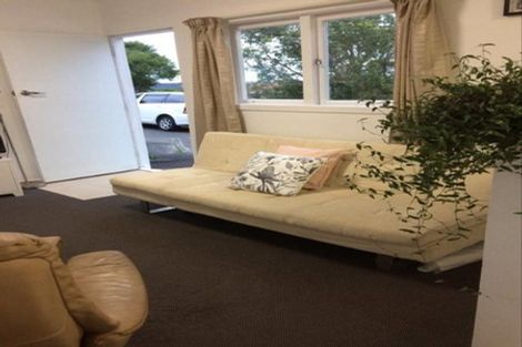 Photo of property in 17 Edgeworth Road, Glenfield, Auckland, 0629