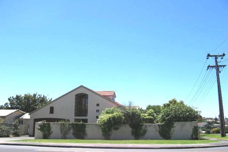 Photo of property in 1/35 East Coast Road, Milford, Auckland, 0620