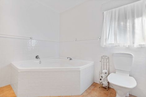 Photo of property in 37 Roys Road, Weymouth, Auckland, 2103