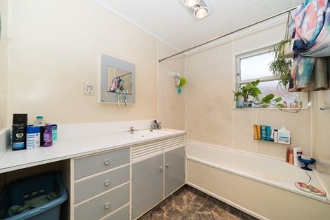 Photo of property in 28 Dewe Avenue, Feilding, 4702