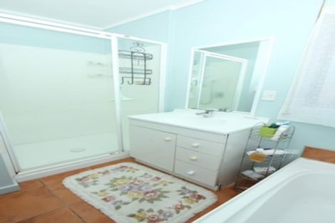 Photo of property in 3 Benton Place, Manurewa, Auckland, 2102