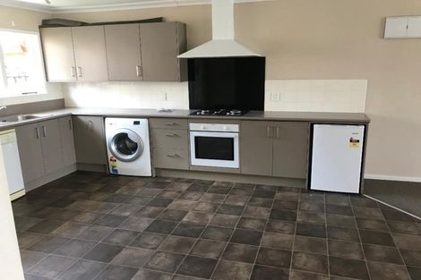 Photo of property in 2 Snead Place, Hamilton East, Hamilton, 3216